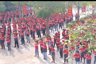 Học sinh trường Tiểu học Hải Hòa tham gia “Ngày hội đồng diễn Võ nhạc Vovinam”.