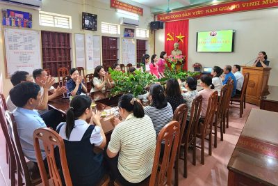 TRƯỜNG TIỂU HỌC HẢI HÒA TỔ CHỨC LỄ KẾT NẠP ĐẢNG VIÊN MỚI